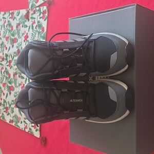 Boys Addias Hiker Boot Size 3 Youth Black/Grey